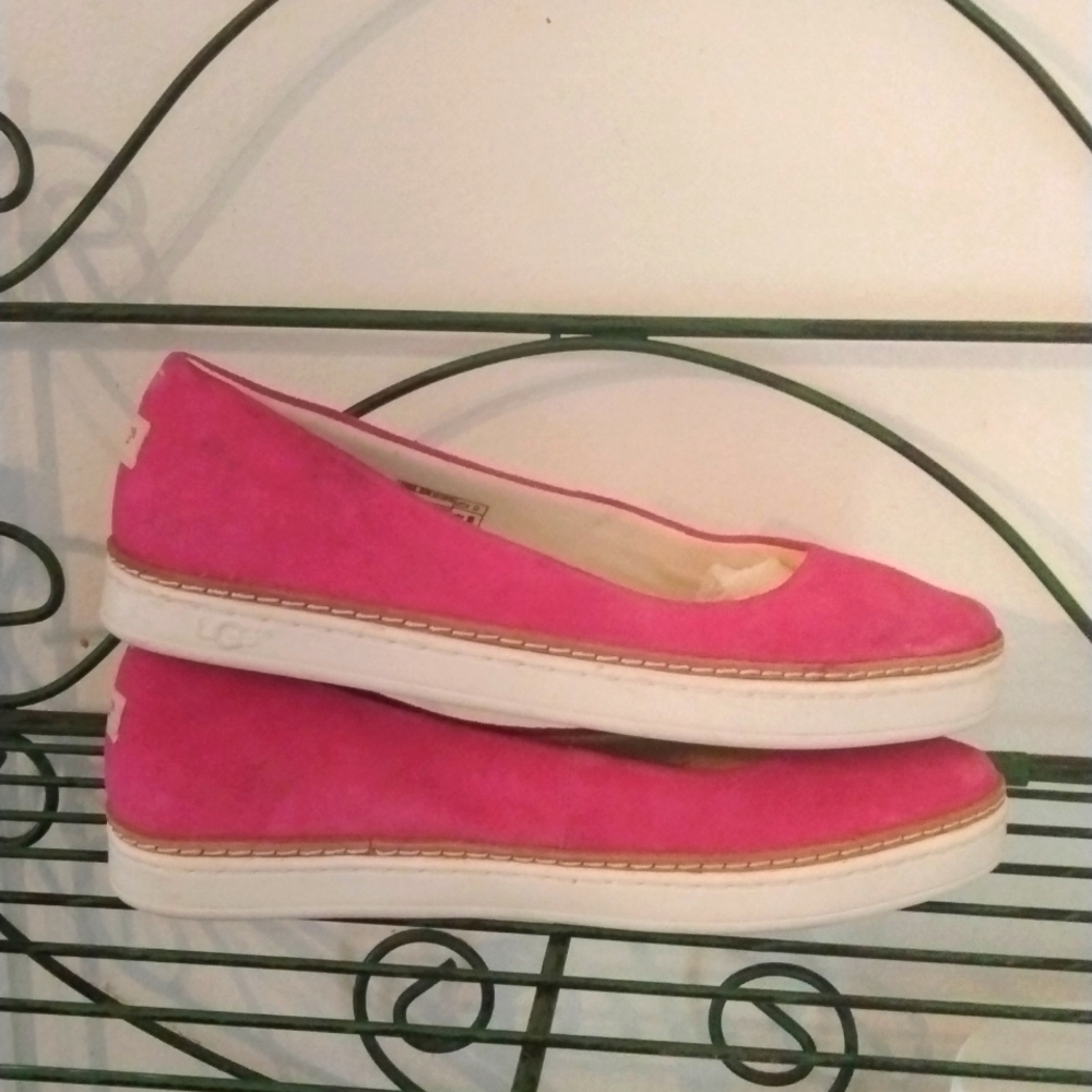 ♥️UGG SHOES ♥️ - Picture 2 of 9